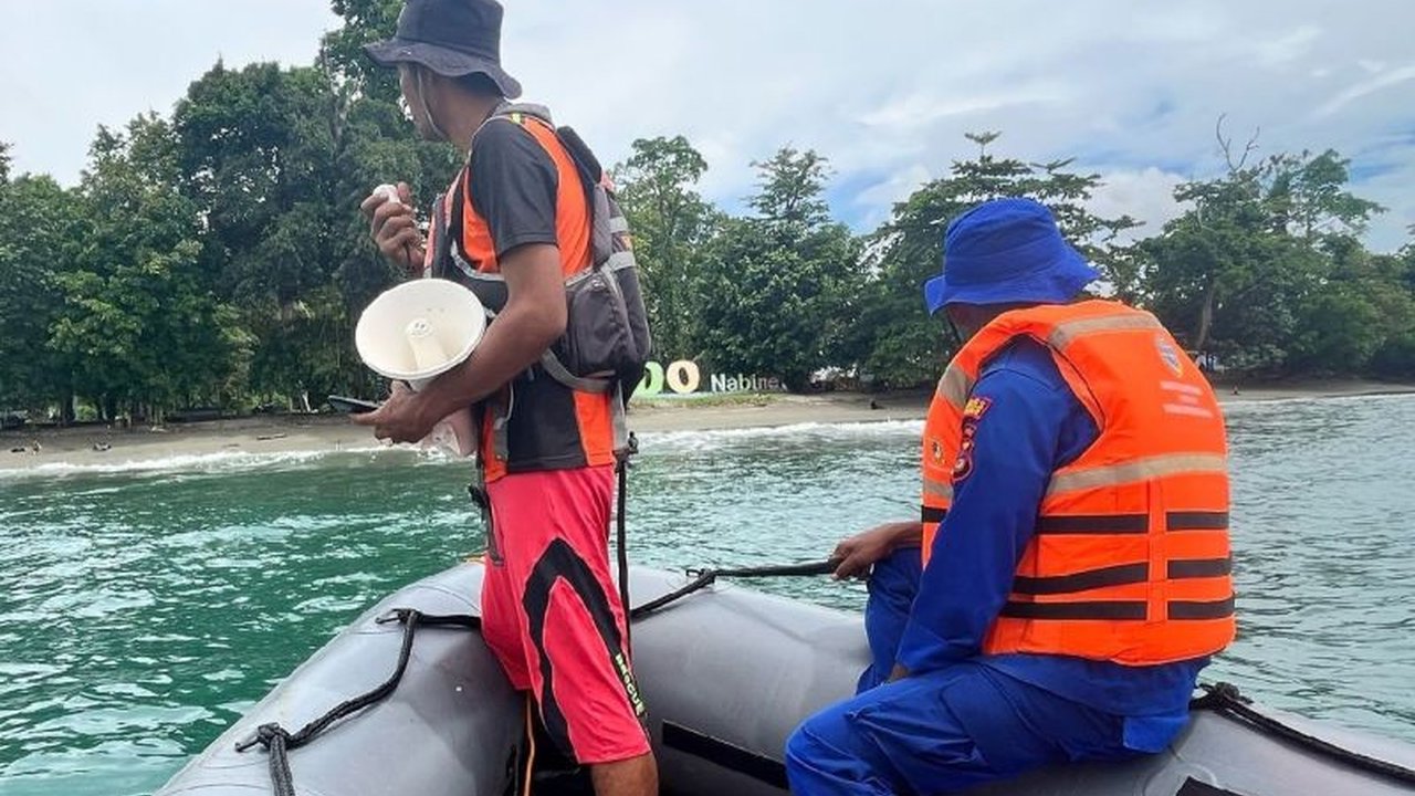 Satuan Polair Polres Nabire dan SAR melakukan patroli gabungan di pantai-pantai wisata Nabire selama libur Lebaran untuk memastikan keamanan dan keselamatan wisatawan.
