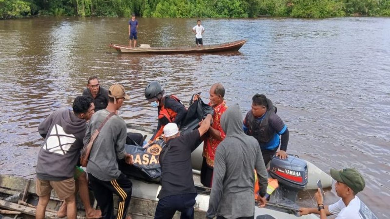 Setelah pencarian intensif selama dua hari, jenazah Kurnasi, korban serangan buaya di Sungai Mentaya, Kalimantan Tengah, akhirnya ditemukan dan telah diserahkan kepada pihak keluarga.