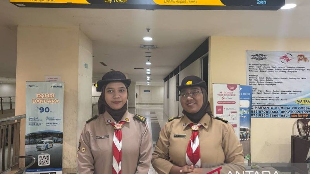 Para anggota Pramuka muda berbagi pengalaman berharga mereka dalam program Karya Bakti Lebaran 2025, di mana mereka belajar melayani masyarakat dan mengembangkan berbagai keterampilan.