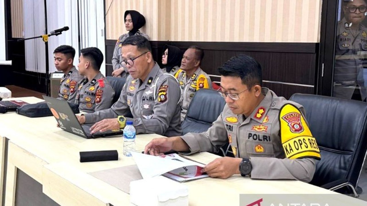 Polres Gorontalo mendirikan 20 pos pengamanan untuk memastikan kelancaran dan keamanan perayaan tradisi Lebaran Ketupat pada Senin (7/4) di enam kecamatan, dengan melibatkan ratusan personel gabungan.