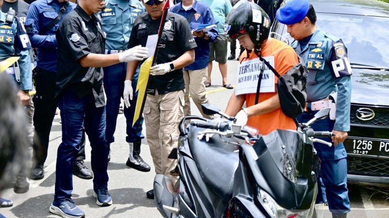 Rekonstruksi pembunuhan jurnalis Juwita tidak menampilkan adegan rudapaksa meskipun autopsi menunjukkan adanya sperma di rahim korban; keluarga korban meminta tes DNA untuk mengungkap kebenaran.