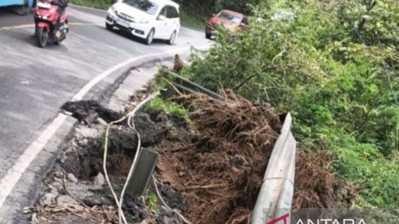 Polres Simalungun mengimbau pengendara untuk meningkatkan kewaspadaan saat melintas di Jembatan Sibaganding, Girsang Sipangan Bolon, yang rawan longsor akibat curah hujan tinggi.