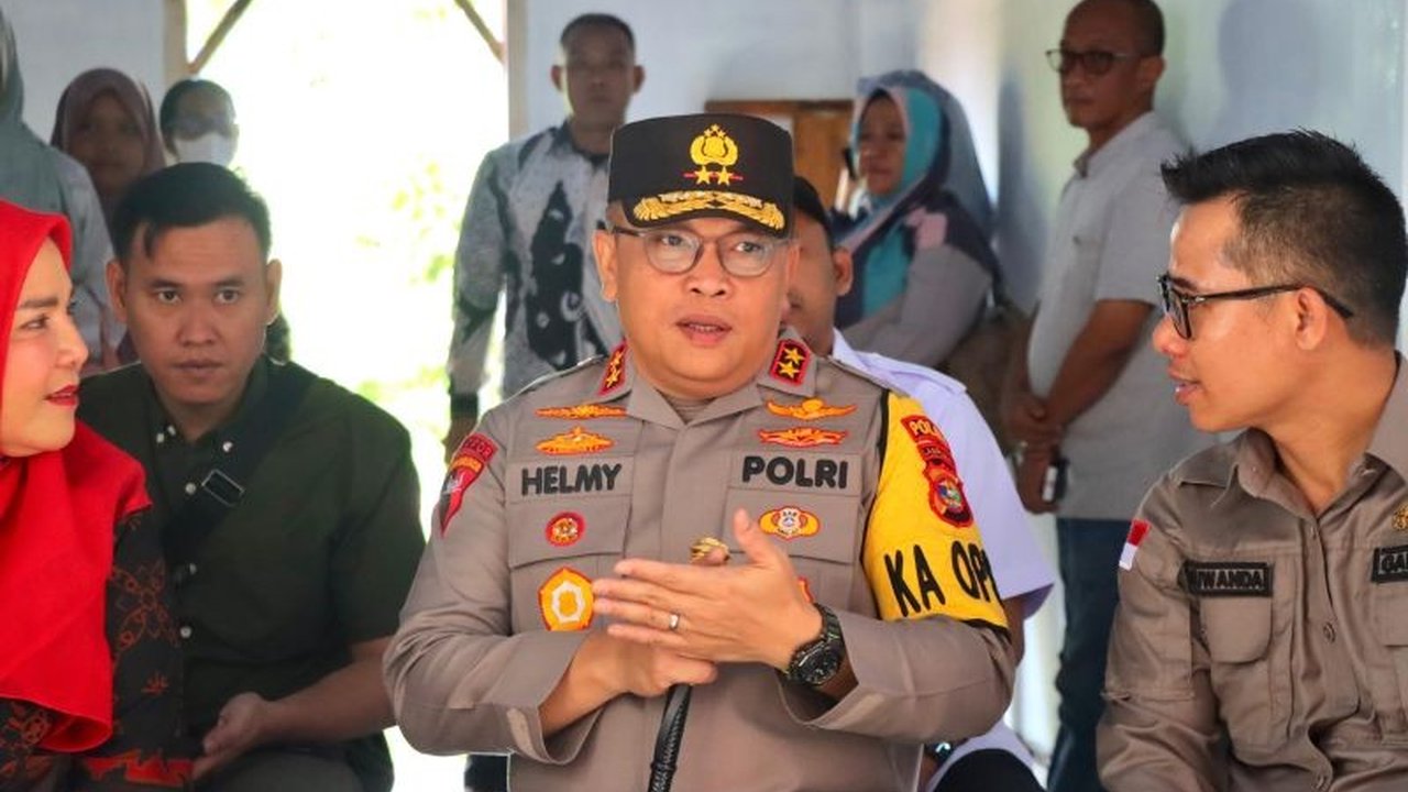 Sistem tunda diterapkan Polda Lampung untuk mengurai kemacetan panjang kendaraan menuju Pelabuhan Bakauheni akibat lonjakan arus balik Lebaran 2025.