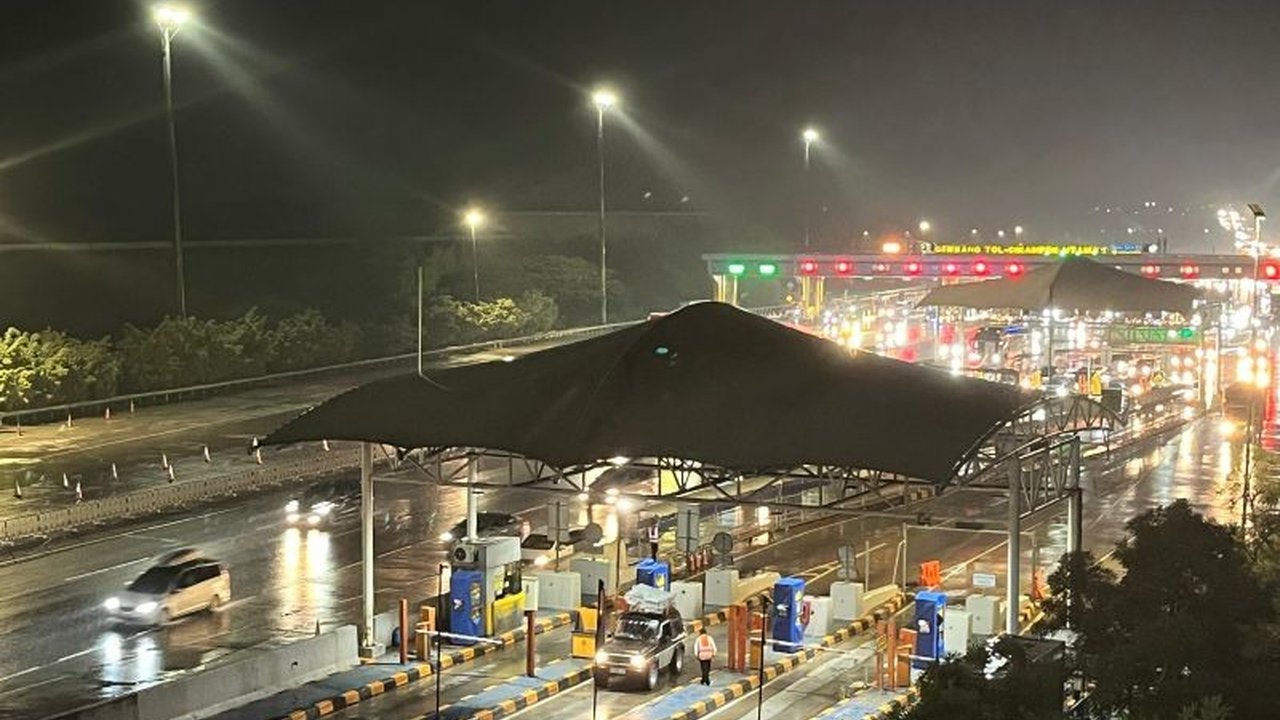 PT Jasamarga Transjawa Tol mencatat peningkatan signifikan arus balik Lebaran 2025 di malam hari, terutama di Cikampek, dan telah menyiapkan berbagai strategi untuk mengurai kepadatan.