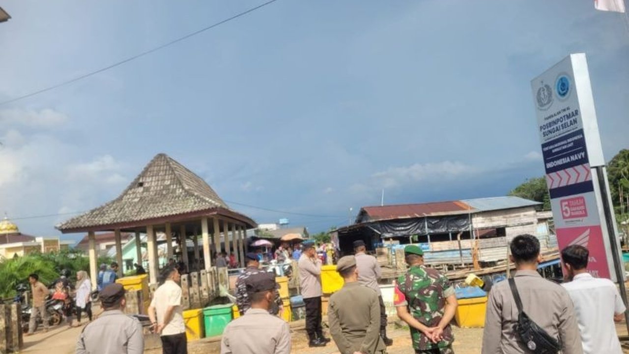 Kapolres Bangka Tengah, AKBP I Gede Nyoman Bratasena, meninjau langsung situasi arus balik Lebaran di Pelabuhan Sungaiselan dan memastikan keamanan serta kelancaran perjalanan pemudik.