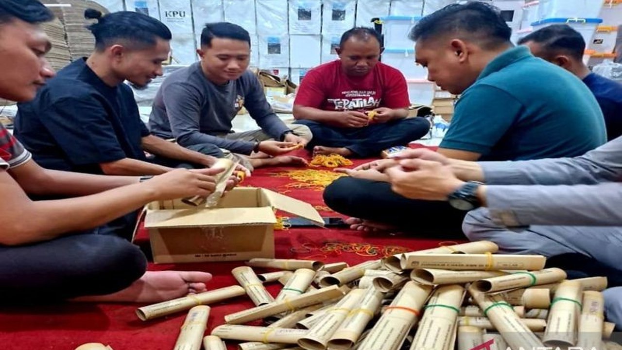 KPU Gorontalo Utara tengah mempersiapkan Pemungutan Suara Ulang (PSU) Pilkada 2024 dengan proses pengadaan logistik pemilu, termasuk surat suara yang dikirim via kargo pesawat dan diharapkan tiba pada 9 April 2025.