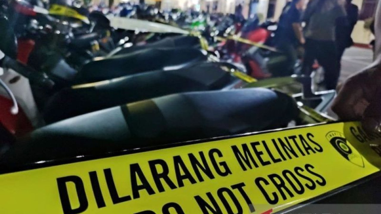 Polisi berhasil meringkus pelaku pencurian motor di Masjid Taeng, Gowa, Sulawesi Selatan, yang aksinya terekam CCTV dan terancam hukuman 5 tahun penjara.