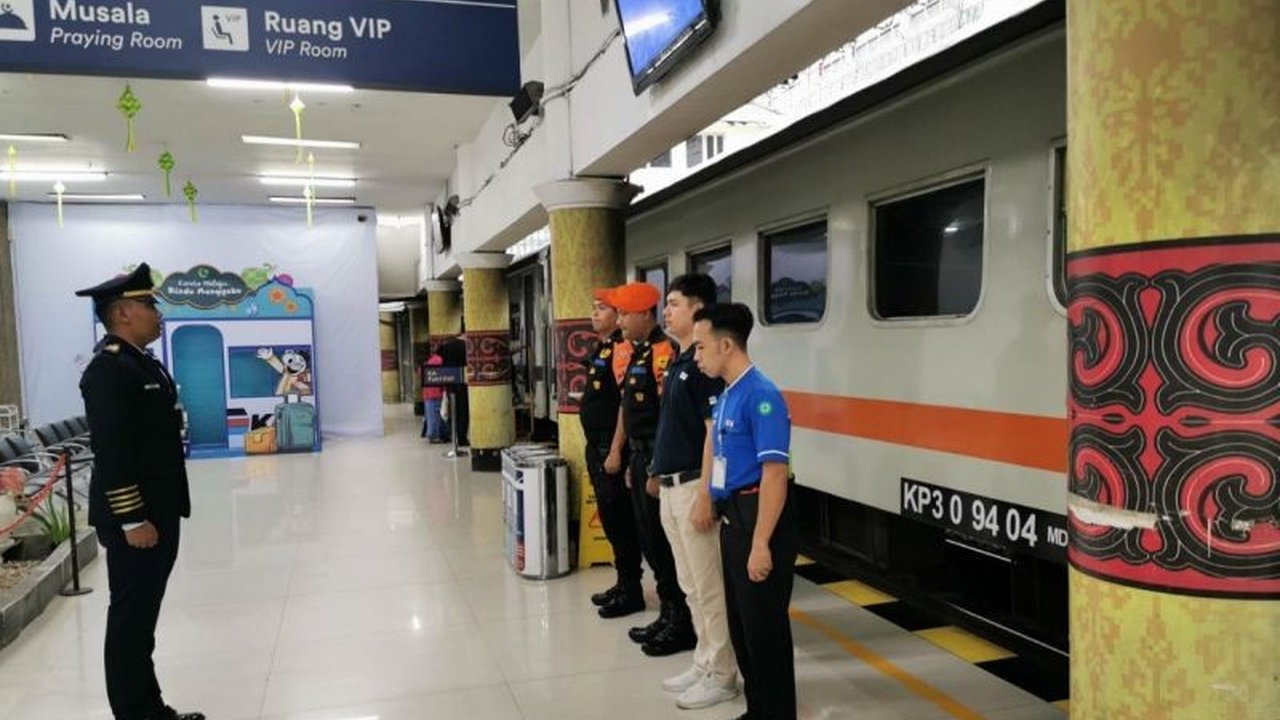 Kebijakan WFA pemerintah berdampak positif pada kelancaran arus mudik dan balik Lebaran 2025 di Sumatera Utara, dengan lonjakan penumpang yang merata dan distribusi waktu perjalanan yang lebih fleksibel.