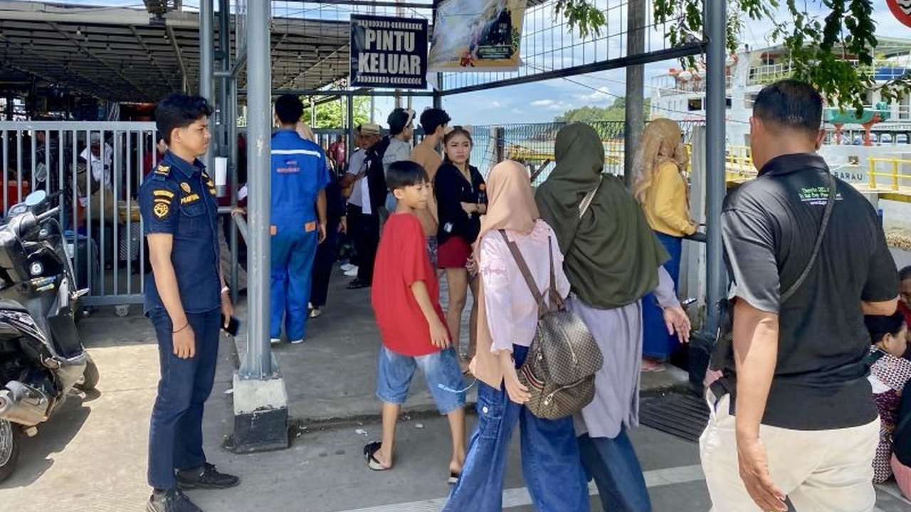 Pemkot Batam siagakan petugas Dishub di sejumlah titik rawan macet selama arus balik Lebaran 2025 untuk mengantisipasi lonjakan kendaraan dan memastikan kelancaran lalu lintas.