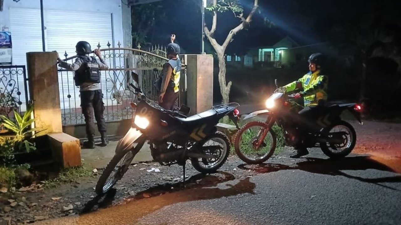 Kepolisian Lombok Tengah meningkatkan patroli di rumah-rumah kosong selama libur Lebaran 2025 untuk mencegah pencurian, meskipun belum ada laporan kejadian serupa.
