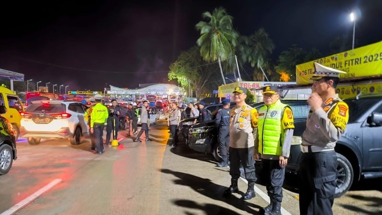 Kepolisian Daerah Lampung mengaktifkan Pelabuhan Wika Beton sebagai solusi mengatasi kemacetan parah di Pelabuhan Bakauheni, yang sempat mencapai 1,3 kilometer.