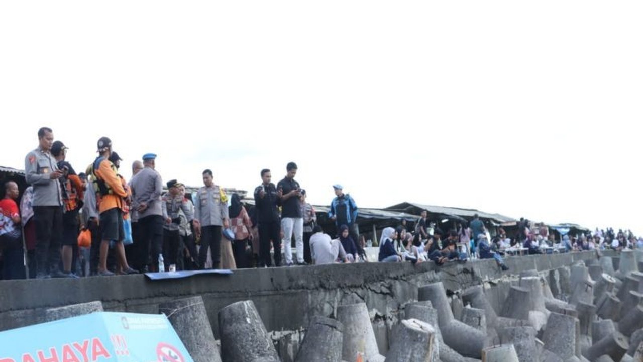 Kapolres Kulon Progo memimpin pengamanan di Pantai Glagah untuk memastikan kenyamanan dan keamanan wisatawan selama liburan, dengan imbauan khusus pada pengawasan anak-anak di sekitar laut.