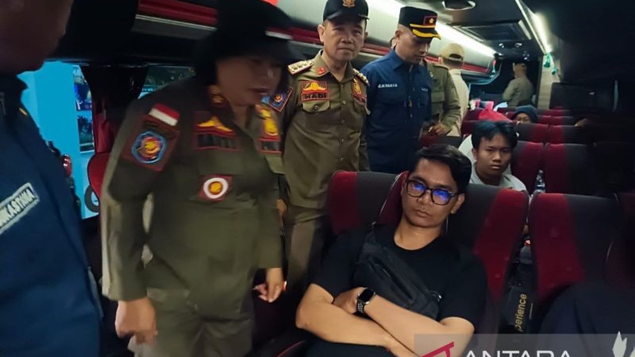 Operasi yustisi Satpol PP Badung di Terminal Mengwi berhasil mengamankan satu pemudik tanpa identitas di tengah lonjakan arus balik Lebaran 2025.