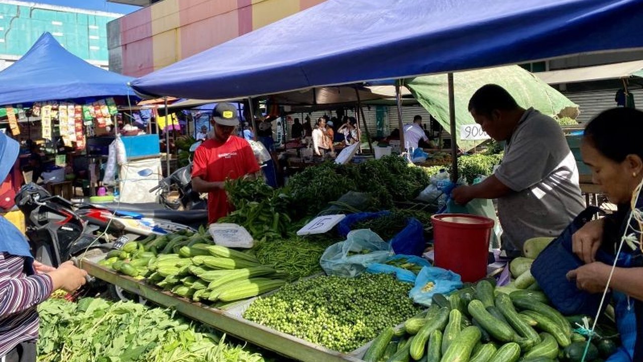 Harga bahan pangan pokok di Batam tetap stabil bahkan cenderung turun pasca Lebaran 2025 berkat pengawasan ketat dan negosiasi distributor oleh Disperindag Batam.