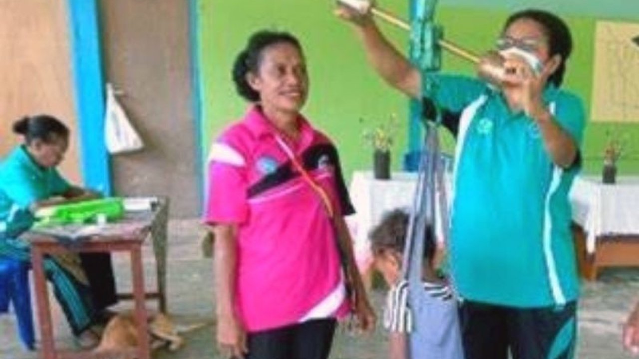 Dinas Kesehatan Biak Numfor memanfaatkan aplikasi e-PPGBM dan SSGI untuk memantau status gizi anak dan mencegah stunting, dengan angka stunting di Biak Numfor berada di zona hijau.