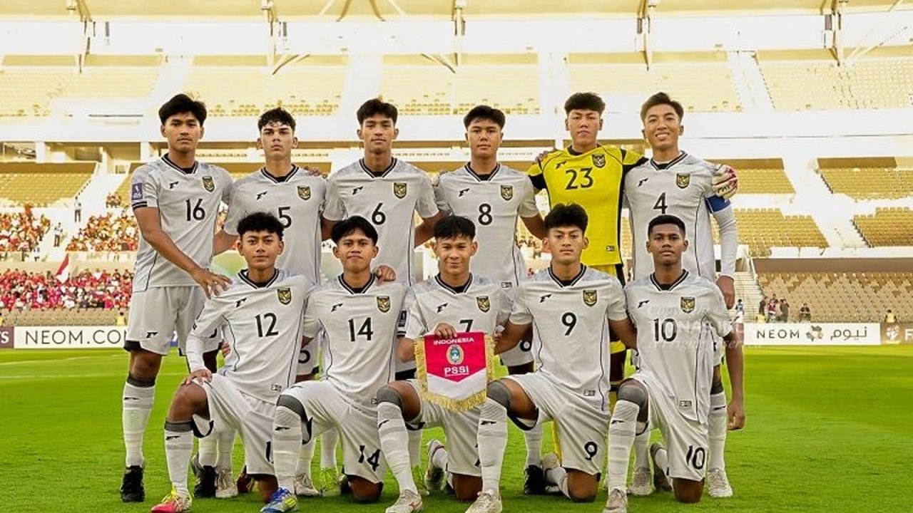 Ketua Umum PSSI Erick Thohir bangga karena mayoritas pemain Timnas U-17 yang berlaga di Piala Asia U-17 2025 berasal dari Elite Pro Academy (EPA) Liga 1, bukti kesuksesan pembinaan sepak bola usia muda Indonesia.