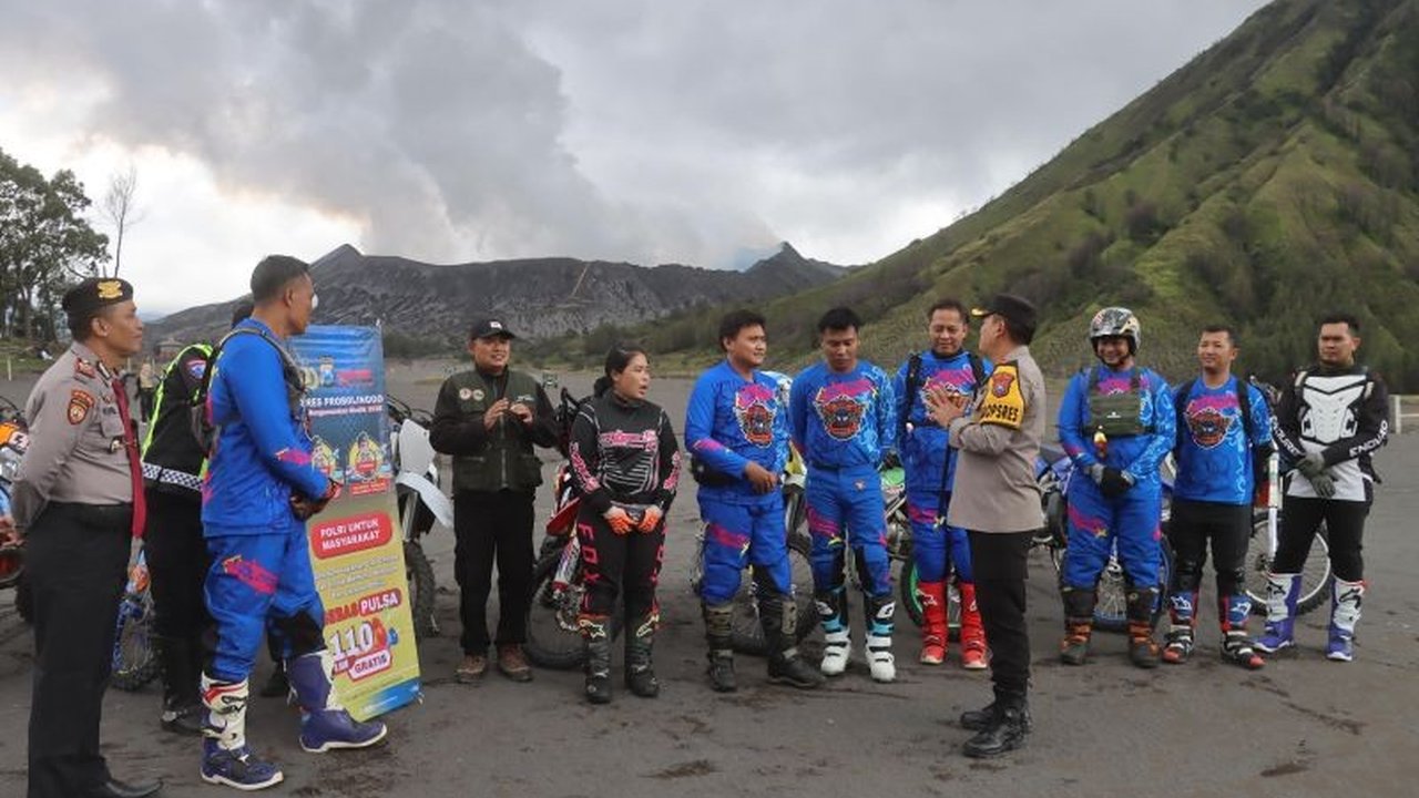 Polres Probolinggo meningkatkan patroli di Gunung Bromo untuk memastikan keamanan dan kenyamanan wisatawan selama libur Lebaran 2025, dengan jumlah pengunjung yang signifikan.