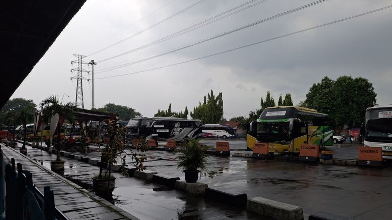 Puncak Arus Balik Lebaran 2025: Kedatangan Penumpang di Terminal Kampung Rambutan Terus Meningkat