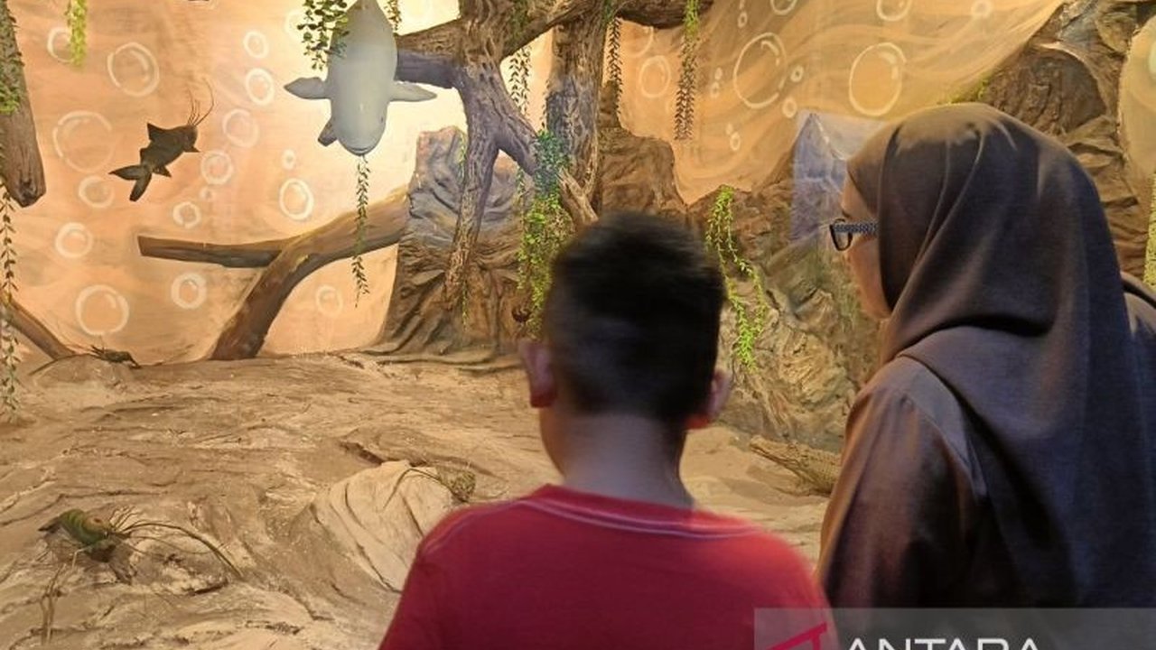 Program Tunjangan Hari Raya (THR) Pemprov Kaltim sukses tingkatkan kunjungan Museum Mulawarman hingga 2.000 pengunjung per hari selama libur Lebaran, jauh melampaui angka kunjungan tahun sebelumnya.