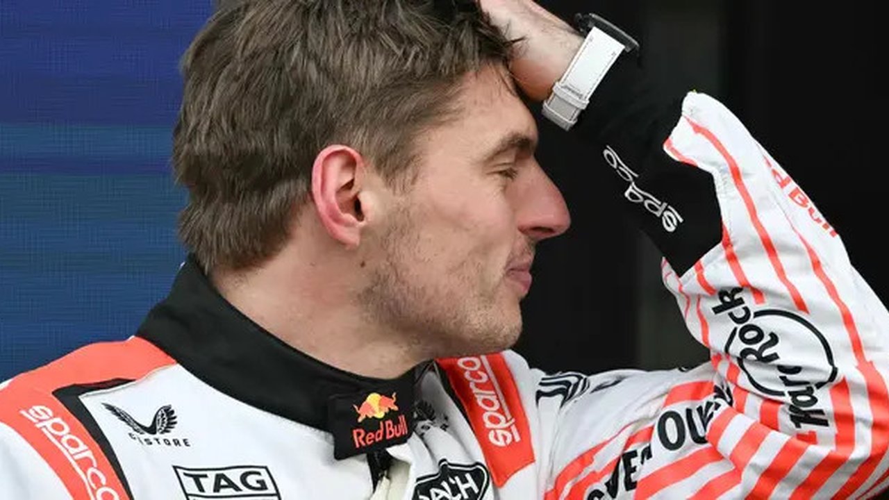Ini menjadi pole pertama Max Verstappen sejak GP Austria pada Juni 2024. (Philip FONG/AFP)