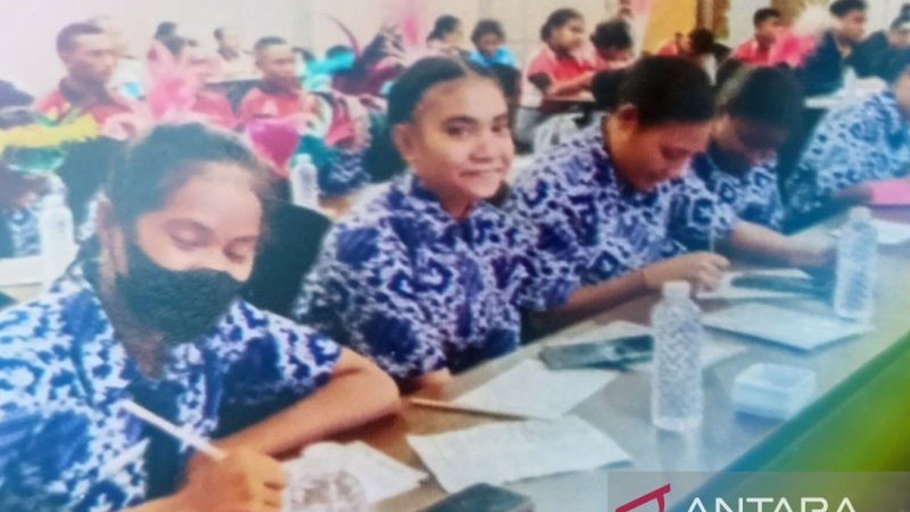 Pemerintah Kabupaten Biak Numfor, Papua, menargetkan 43.000 anak sekolah mendapatkan layanan Program Makan Bergizi Gratis (MBG) pada April 2024, bekerja sama dengan Badan Gizi Nasional.