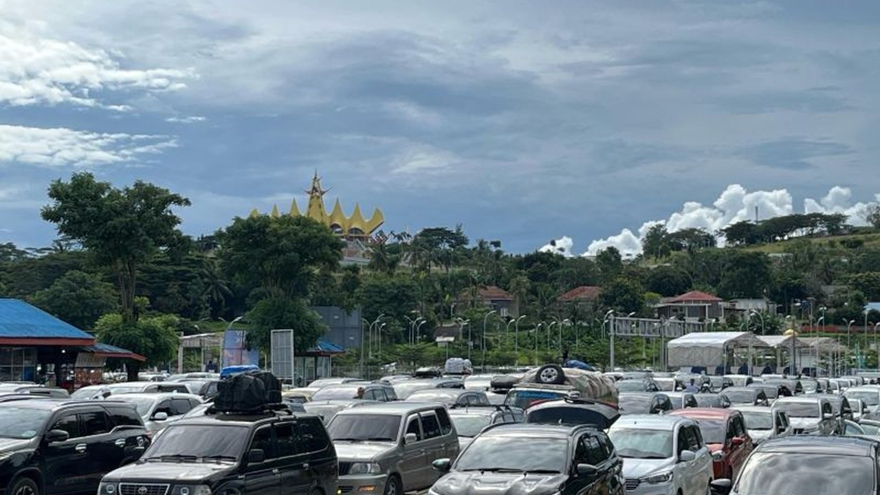 PT ASDP cabang Bakauheni mencatat lonjakan kendaraan pemudik yang menyeberang ke Merak pada puncak arus balik Lebaran 2025, didominasi kendaraan roda dua dan empat.