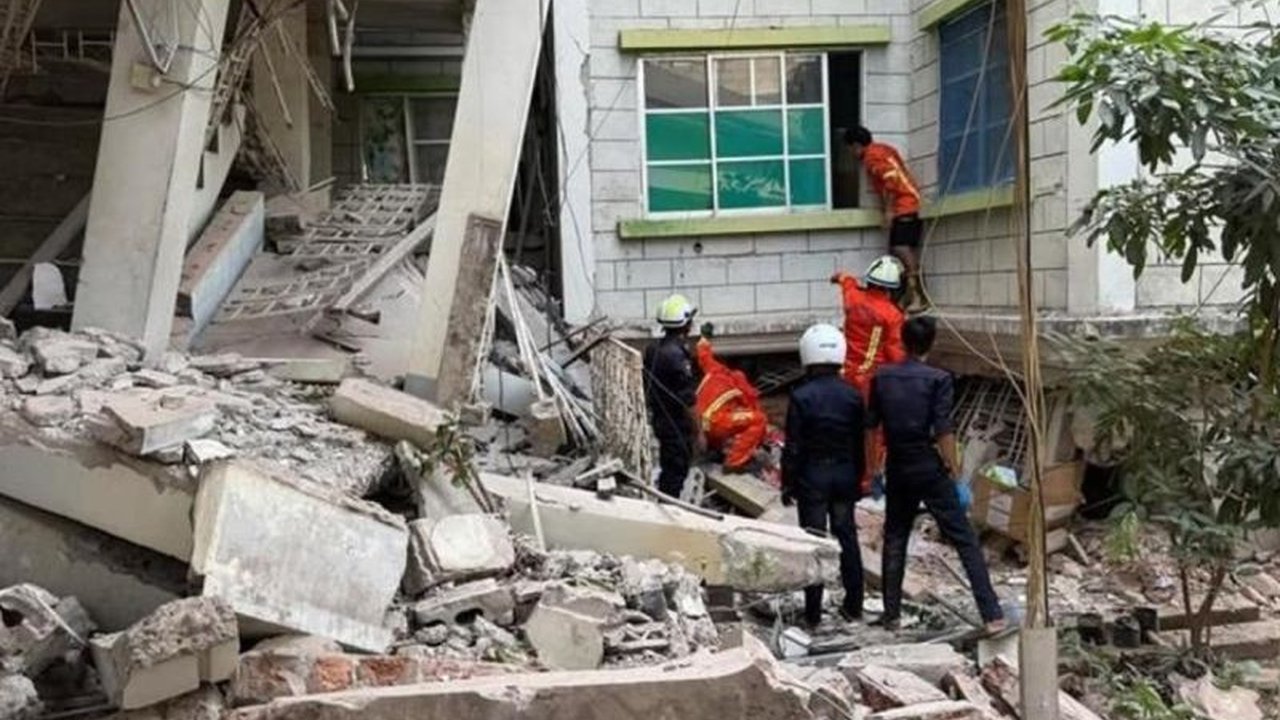 Gempa dahsyat berkekuatan 7,7 magnitudo di Myanmar telah menyebabkan 3.471 kematian, ribuan luka-luka, dan kekhawatiran wabah penyakit di antara para penyintas.