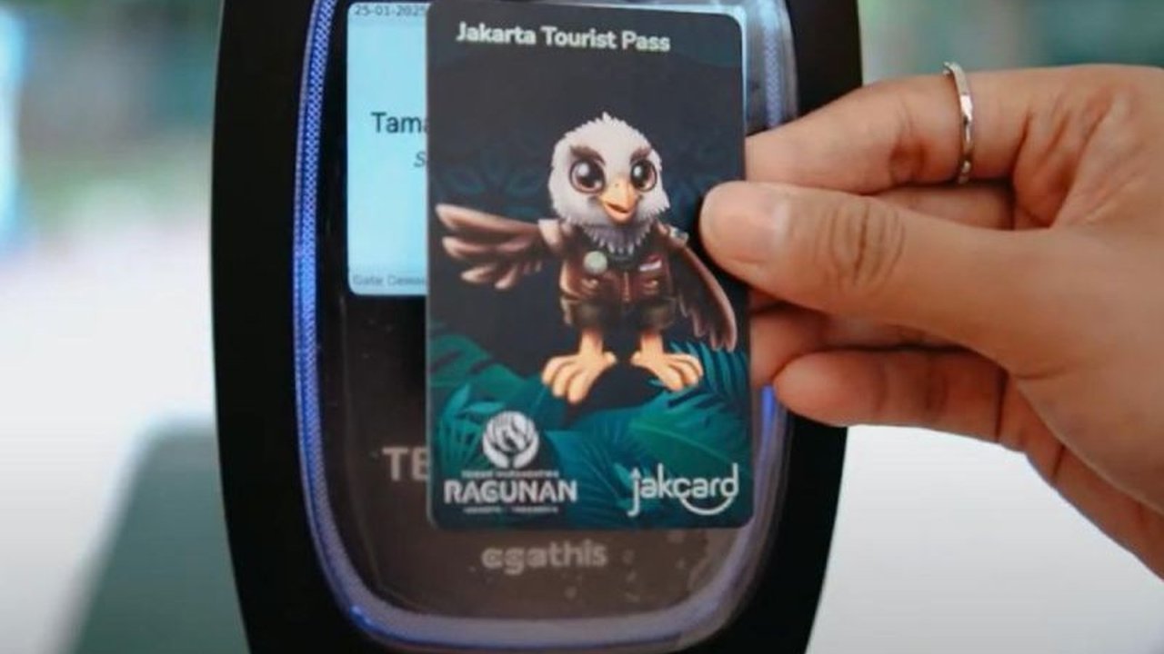 Penggunaan JakCard Bank DKI meningkat signifikan selama libur Lebaran 2025, memberikan kemudahan transaksi bagi pengunjung tempat wisata di Jakarta.