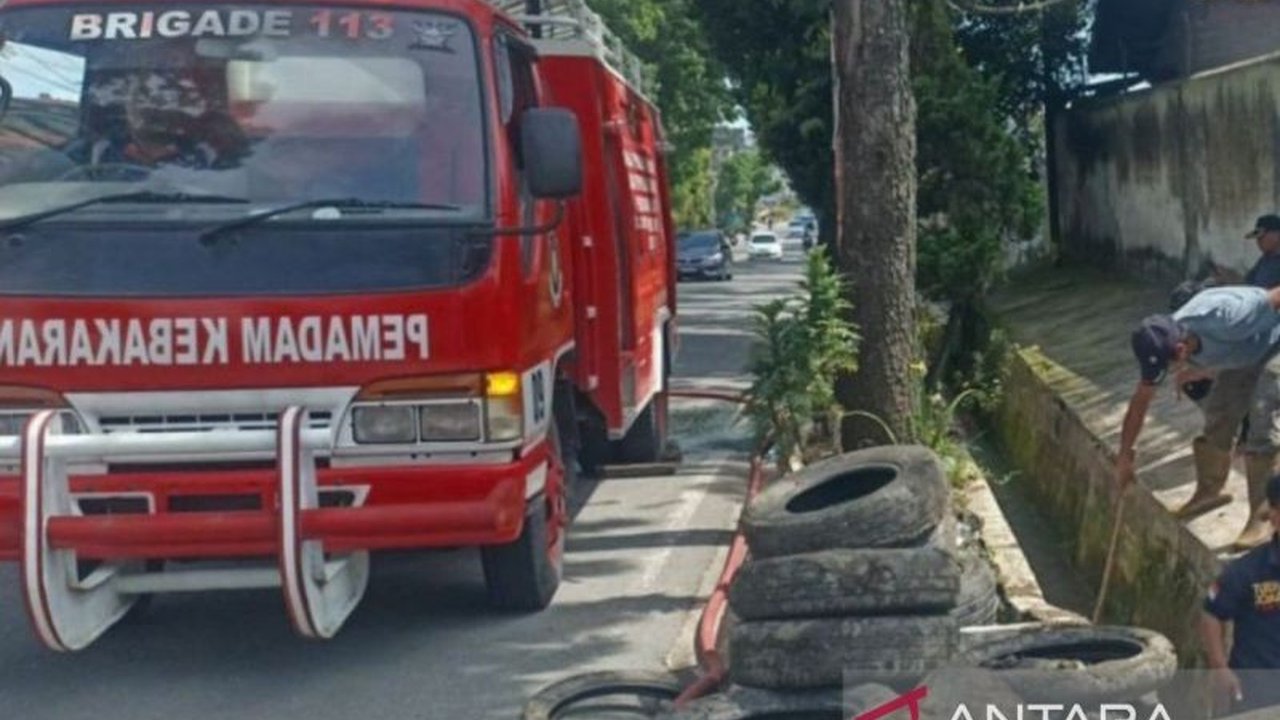 Pemerintah Kota Pematangsiantar melakukan normalisasi drainase di dua titik rawan banjir di lintas Sumatera untuk mencegah genangan dan kemacetan saat hujan deras.