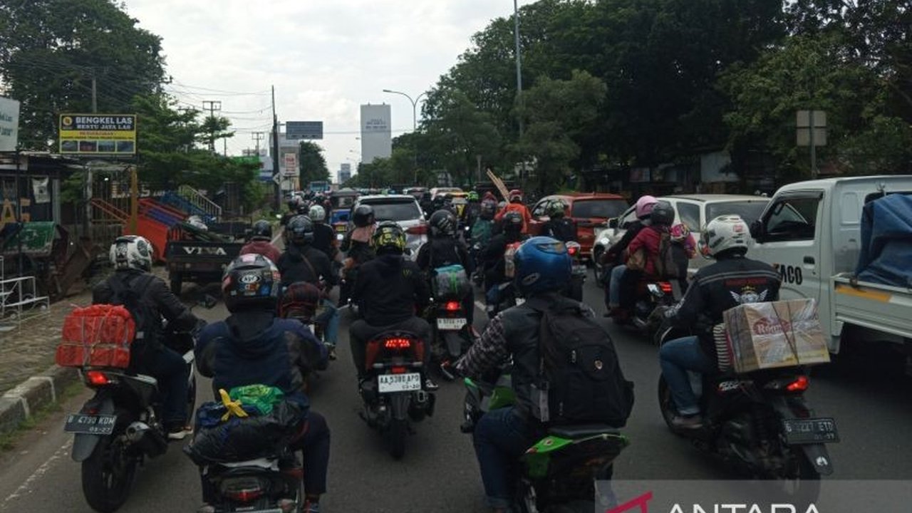 Arus balik Lebaran 2025 di jalur Pantura Cirebon meningkat signifikan hingga 3.439 kendaraan per jam akibat sistem 