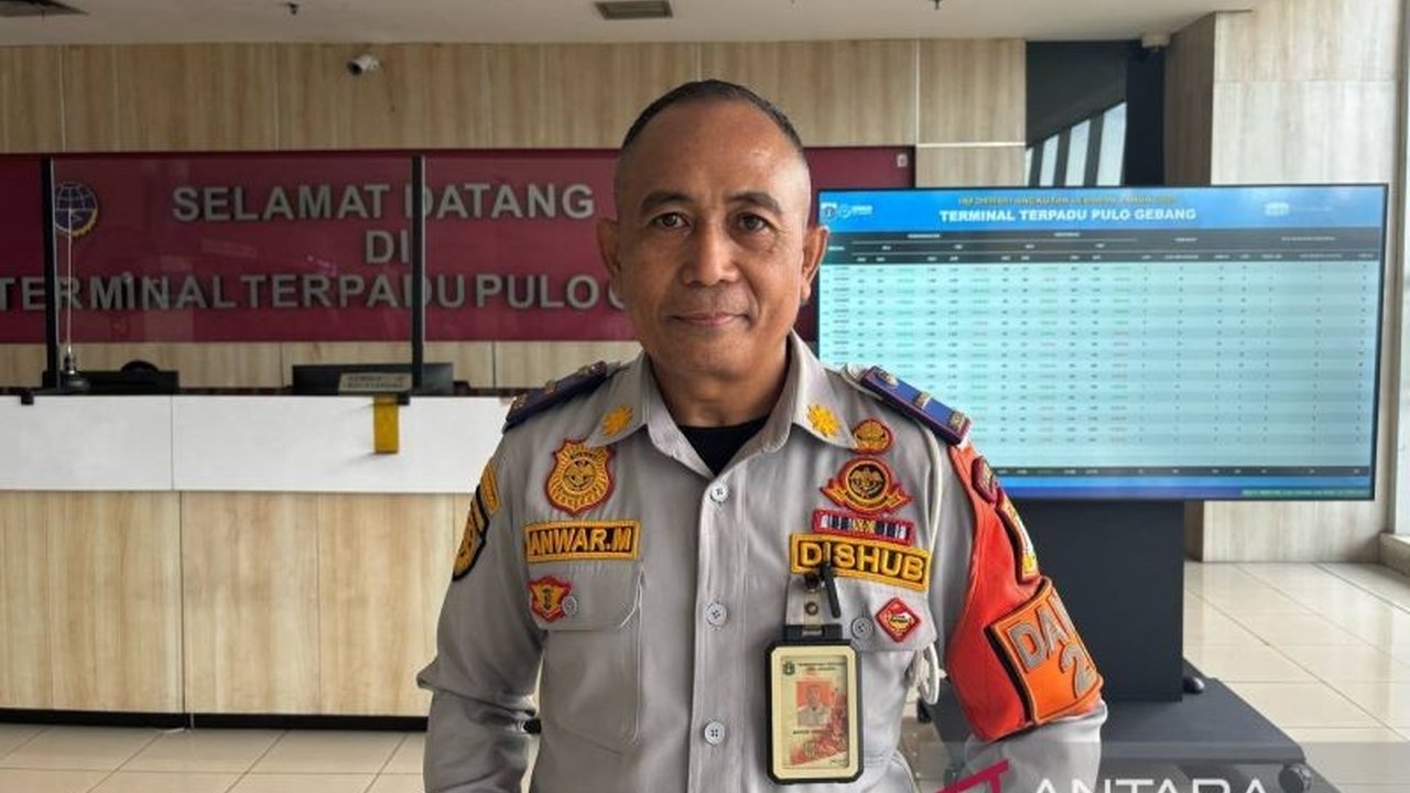 Hingga Minggu sore, 523 bus telah memasuki Terminal Terpadu Pulo Gebang membawa hampir 4.000 penumpang, diprediksi puncak arus balik terjadi malam ini.