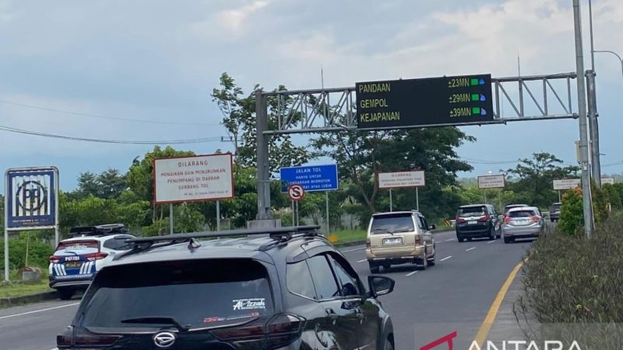 Polres Malang mencatat peningkatan volume kendaraan yang masuk Tol Singosari pada H+5 Lebaran 2025, meskipun lalu lintas tetap terkendali.