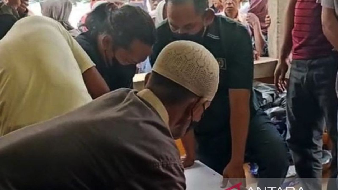 Seorang wartawan media online ditemukan tewas di hotel, polisi temukan sejumlah obat di TKP, penyebab kematian masih diselidiki.