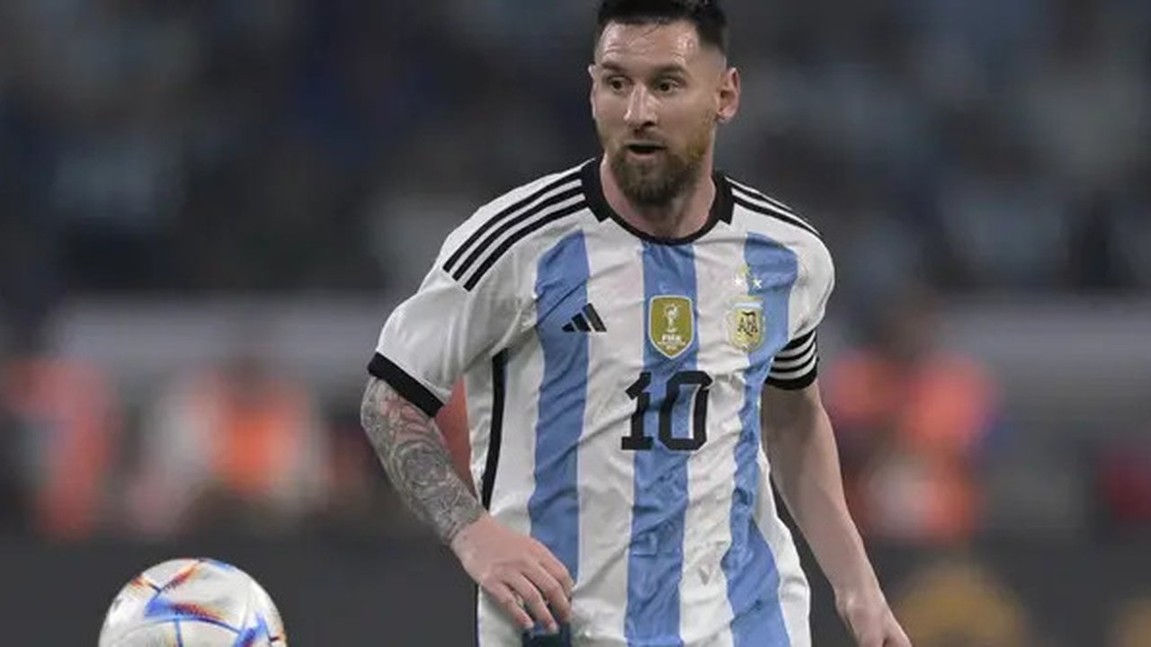 Kapten Timnas Argentina, Lionel Messi, mencetak hattrick ke-57 sepanjang kariernya saat tampil melawan Curacao pada FIFA Matchday, Rabu (29/3/2023) pagi WIB. (AFP/Juan Mabromata)