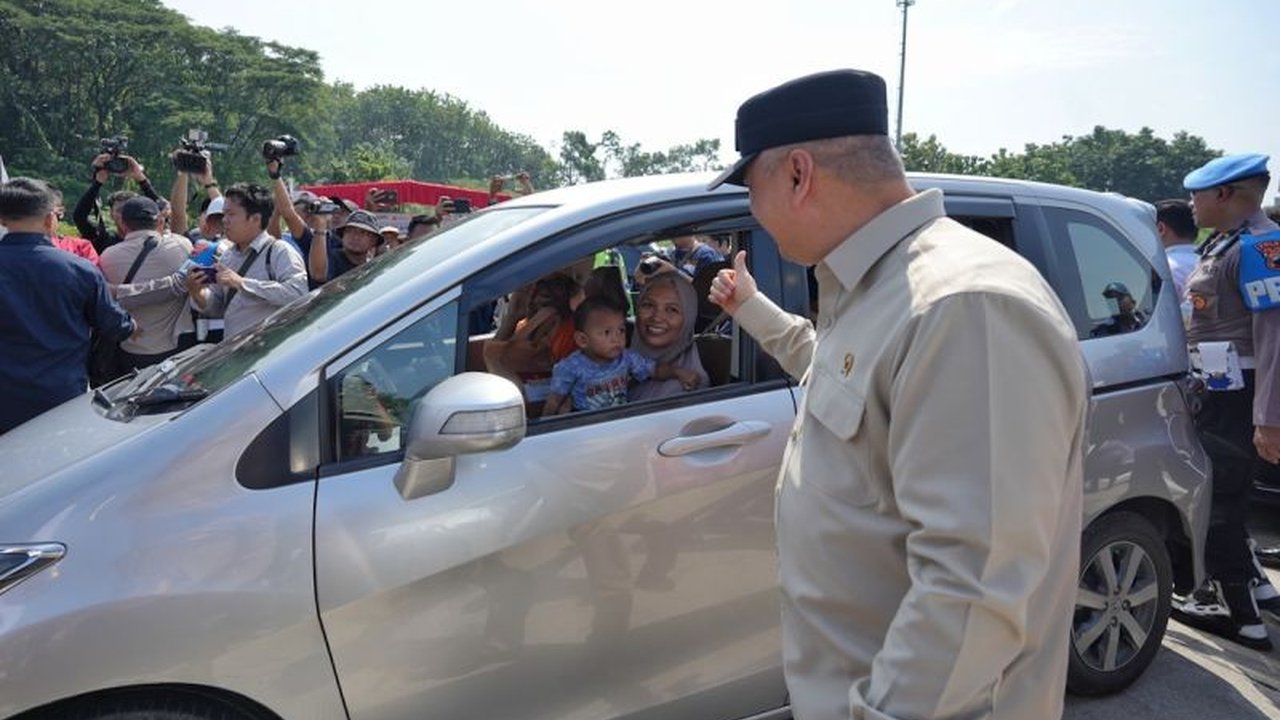 Menteri Perhubungan mengingatkan pemudik untuk menaati rambu lalu lintas demi keselamatan, kecelakaan arus balik Lebaran 2025 menurun signifikan.
