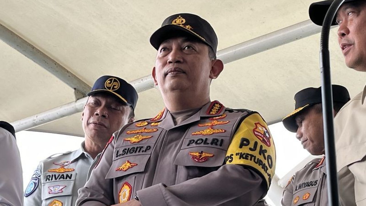 Kapolri Jenderal Listyo Sigit Prabowo laporkan peningkatan angka mudik dan balik Lebaran 2025, serta penurunan angka kecelakaan di jalan tol dan jalur arteri.