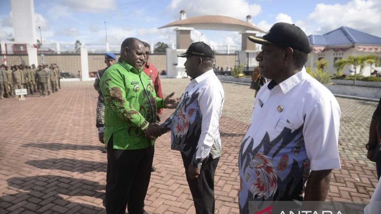 Pemerintah Kabupaten Jayawijaya, Papua Pegunungan, menyempurnakan moto daerahnya menjadi ‘Yogotak hano, hubuluk hotok hanogoro’ yang berarti ‘hari esok harus lebih baik dari hari ini’ untuk penyempurnaan kaidah bahasa.