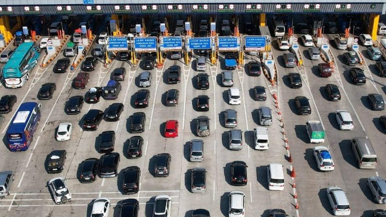 Lonjakan arus balik Lebaran 2025 mencapai 1,19 juta kendaraan yang kembali ke Jabotabek, didominasi jalur Trans Jawa, meningkat signifikan dibanding lalu lintas normal.