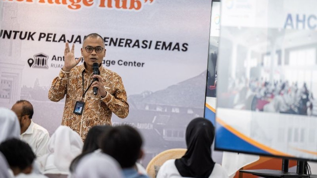 LKBN Antara mengecam tindakan kekerasan yang dilakukan oleh ajudan Kapolri terhadap jurnalis foto Antara di Semarang dan meminta pertanggungjawaban Polri atas insiden tersebut.