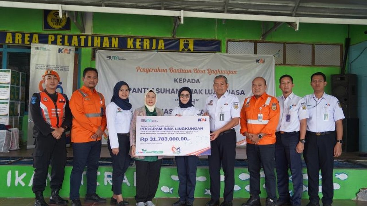 KAI Daop 7 Madiun Salurkan Bantuan TJSL Rp125 Juta untuk Panti Asuhan dan Petugas PJL Selama Lebaran 2025