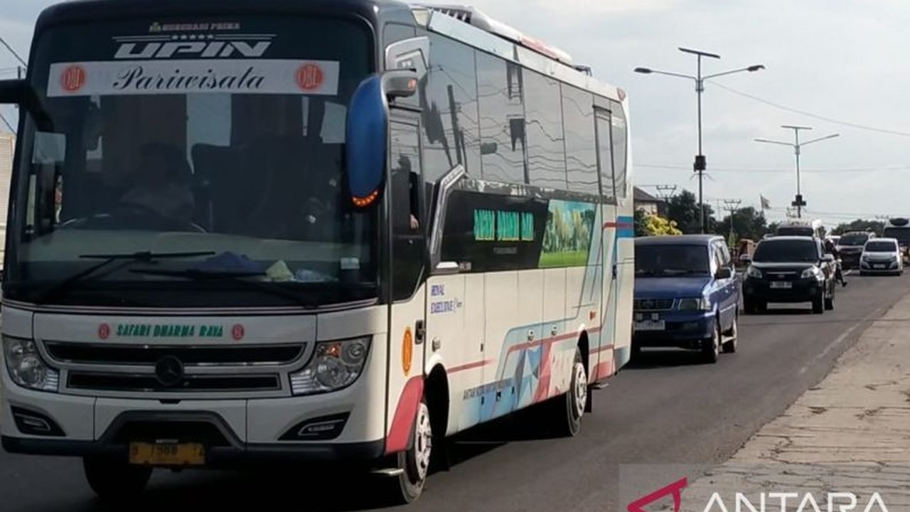 Dinas Perhubungan Indramayu memprediksi puncak arus balik Lebaran 2025 terjadi pada H+5 di jalur Pantura, dengan volume kendaraan dari Cirebon menuju Jakarta meningkat signifikan.
