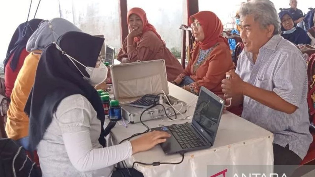 Dinas Kesehatan Bangkalan, Jawa Timur, menggelar Cek Kesehatan Gratis (CKG) di 22 Fasilitas Kesehatan Tingkat Pertama (FKTP) untuk meningkatkan akses layanan kesehatan dasar bagi seluruh warga.