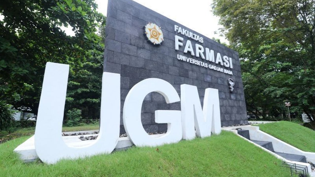 Universitas Gadjah Mada (UGM) memecat seorang guru besar di Fakultas Farmasi karena terbukti melakukan kekerasan seksual terhadap mahasiswa, setelah kasus terungkap pada Juli 2024.