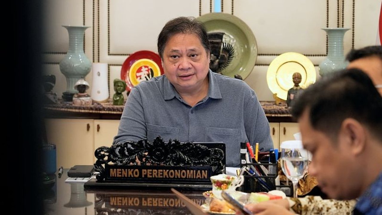 Pemerintah Indonesia memilih jalur diplomasi dan negosiasi untuk menghadapi kebijakan tarif resiprokal AS, demi menjaga hubungan perdagangan bilateral dan stabilitas ekonomi.