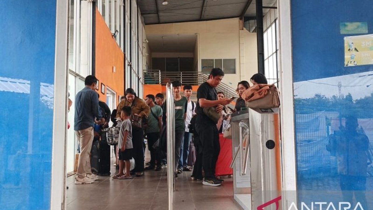 Puncak arus balik Lebaran di Pelabuhan Tanjungpandan ditandai dengan keberangkatan Express Bahari 3E yang mengangkut 361 penumpang menuju Pangkalpinang.