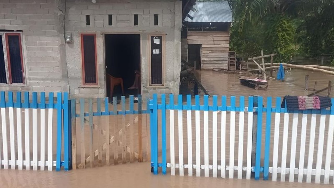 Intensitas hujan tinggi di Poso Pesisir Selatan menyebabkan banjir yang merendam 115 rumah dan merusak fasilitas umum, namun dilaporkan tidak ada korban jiwa.