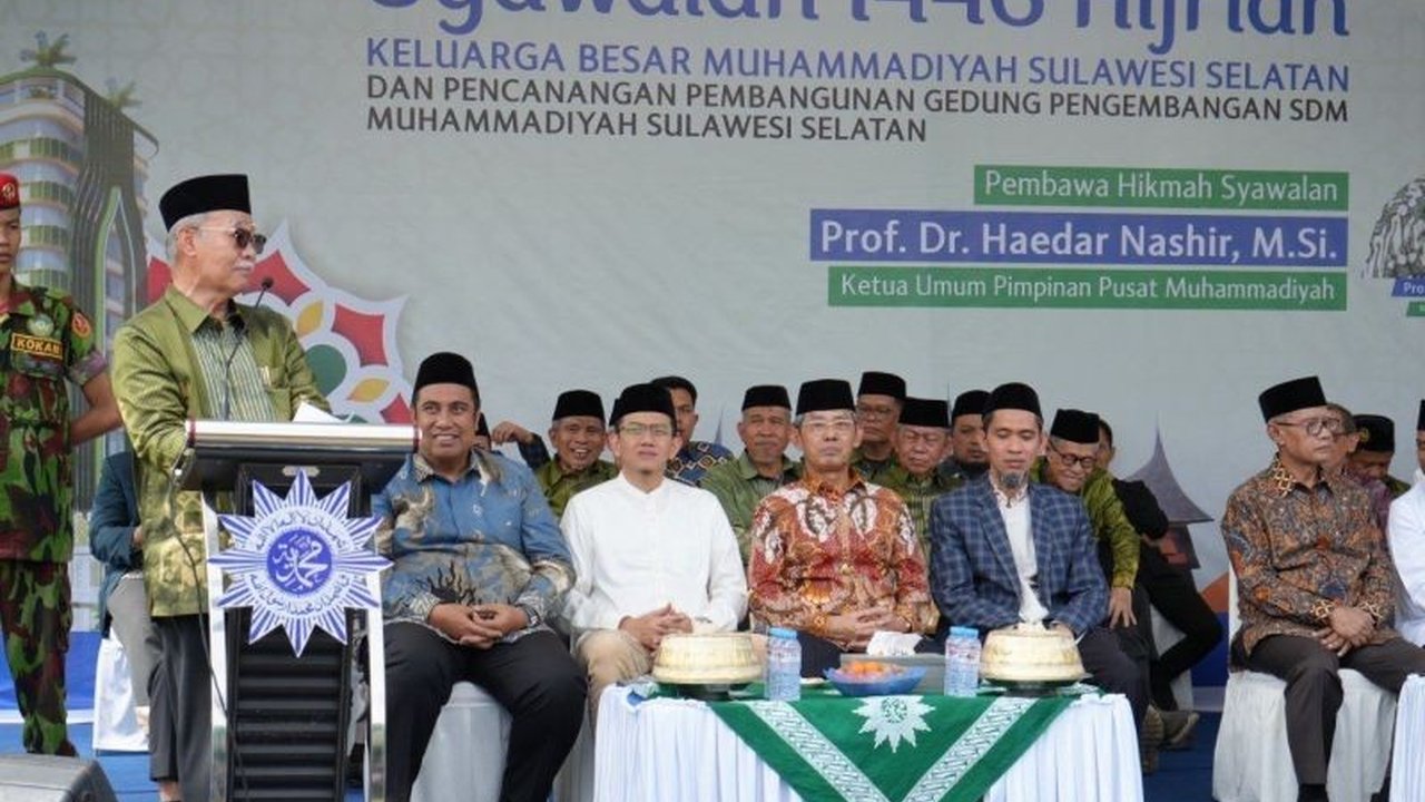 Ketua Umum PP Muhammadiyah, Haedar Nashir, menekankan pentingnya ukhuwah dalam menjaga persatuan Indonesia, diiringi dengan pembangunan gedung pengembangan SDM Muhammadiyah Sulsel senilai Rp74 miliar.