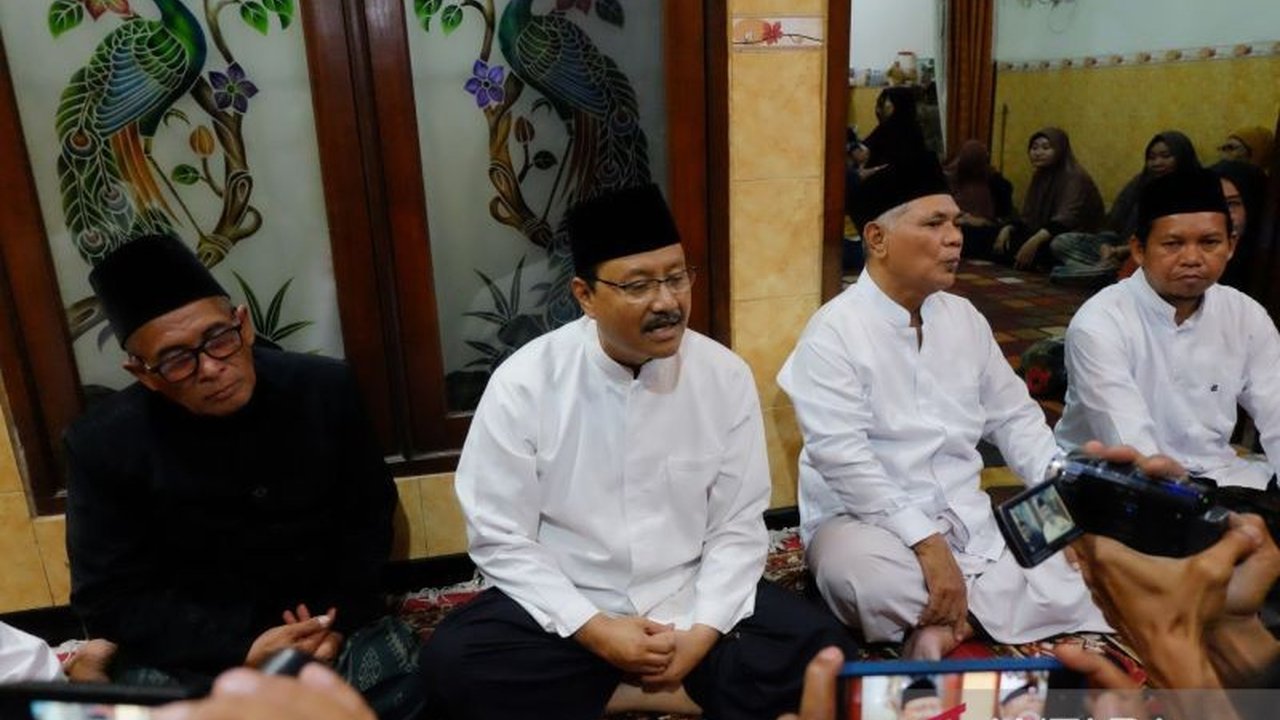 Menteri Sosial Saifullah Yusuf meminta masyarakat meningkatkan kewaspadaan terhadap bencana alam di Indonesia, menyusul tragedi longsor Mojokerto yang menewaskan 10 orang.