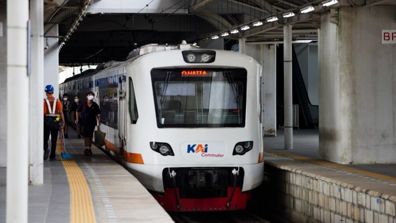 PT KAI Commuter menambah dua perjalanan kereta Commuter Line Bandara Soetta untuk mengakomodasi lonjakan pemudik yang kembali ke Jakarta melalui Bandara Soekarno-Hatta selama arus balik Lebaran 2025.