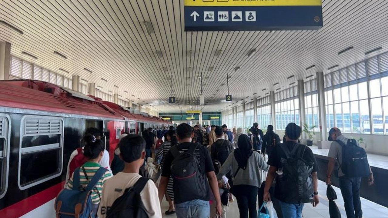 KAI Bandara melaporkan lonjakan signifikan penumpang kereta api di Stasiun Yogyakarta selama arus balik Lebaran 2025, dengan puncaknya diperkirakan pada 6 April 2025; penumpang diimbau datang lebih awal.